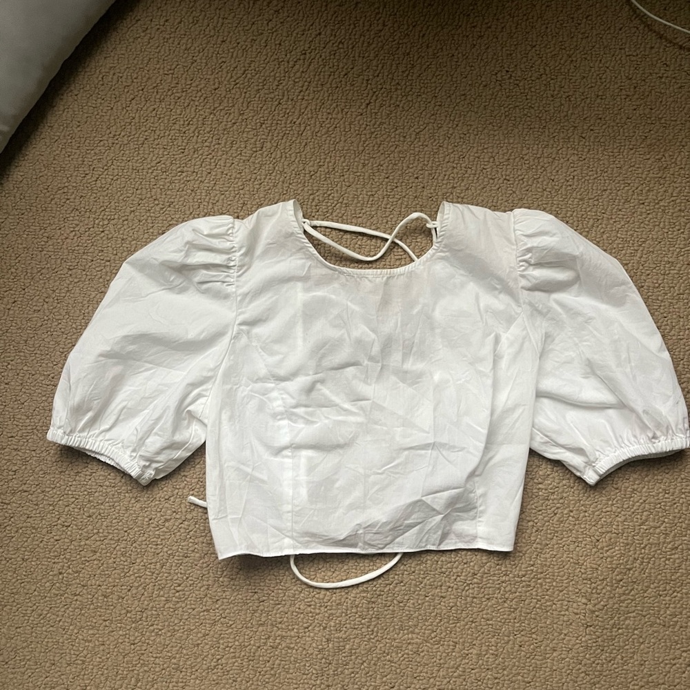 Aritzia sun deh cropped lace up puffer shirt
